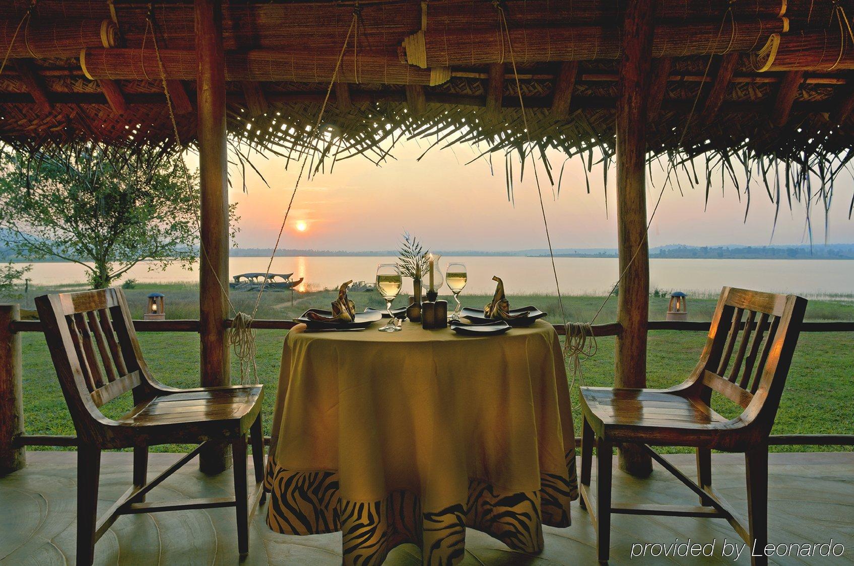 Evolve Back Kabini Begūr Restoran fotoğraf